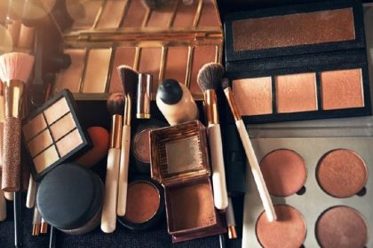 Terbongkar! Kosmetik Palsu “GlowGlowing” Berbahan Tepung Tapioka, Diproduksi di Rumah dan Dijual Online Murah