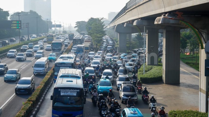 Polda Metro Jaya Bantah Kemacetan di Jakarta Akibat Rombongan Presiden Prancis Emmanuel Macron