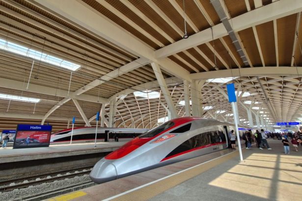 Proyek Kereta Cepat Jakarta–Surabaya Dilanjutkan: Luhut Pastikan Segera Jalan Setelah Perpres Terbit