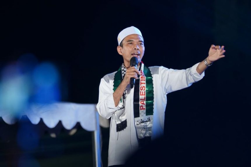 Membaca Al-Qur’an di HP: Apakah Pahalanya Sama dengan Membaca dari Mushaf? Ini Penjelasan UAS